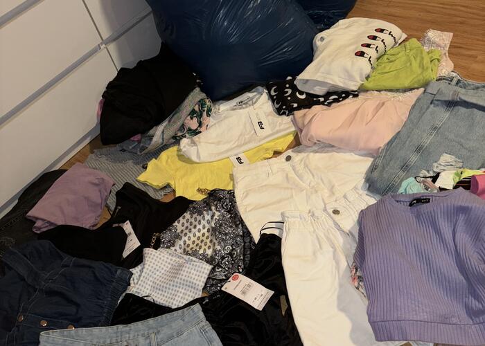Grajewo ogłoszenia: Sprzedam dwa duże worki ubrań damskich w rozmiarkach xs/s i parę...