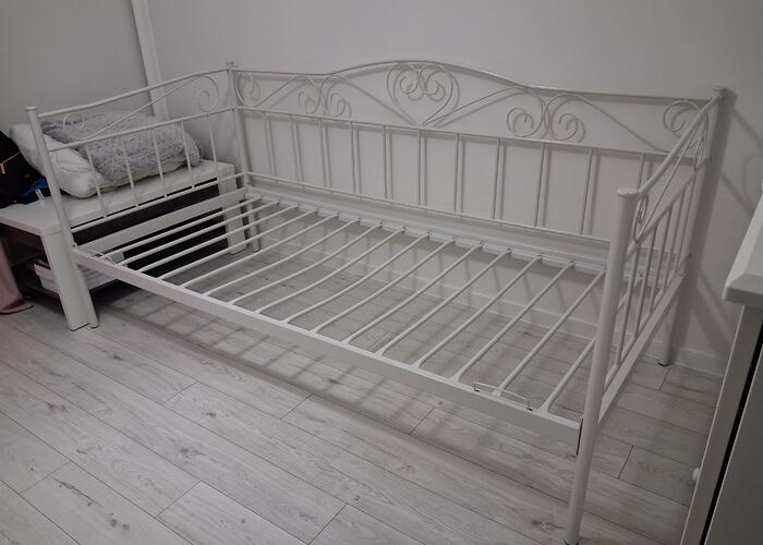 Grajewo ogłoszenia: Sprzedam łóżko bez materaca. Stan bardzo dobry.