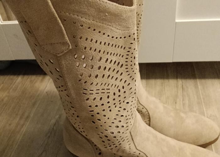 Grajewo ogłoszenia: Sprzedam buty kowbojki zamszowe rozmiar 39 raz założone okazały...